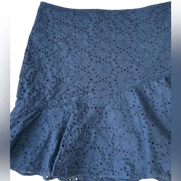 BANANA REPUBLIC NAVY BLUE EYELET RUFFLE MINI SKIRT – SIZE 6 – Y2K PREPPY CHIC - Picture 5 of 9